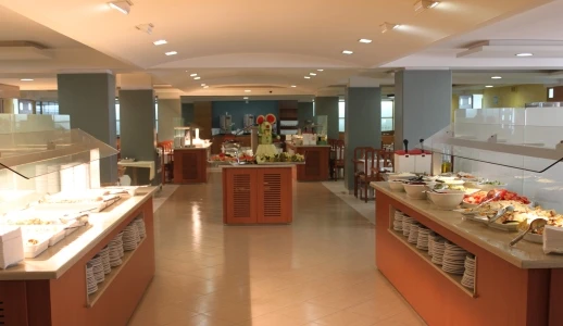 Bufet v Hotel Riviera – výběr pokrmů | Santa Susanna / Hotel Riviera