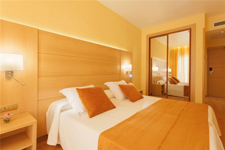 Dvoulůžkový pokoj hotelu Pimar & SPA – pohled 2 | Blanes / Hotel Pimar & SPA