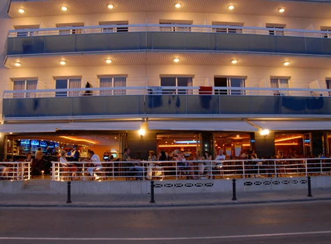 Noční osvětlení fasády hotelu Pimar & SPA | Blanes / Hotel Pimar & SPA