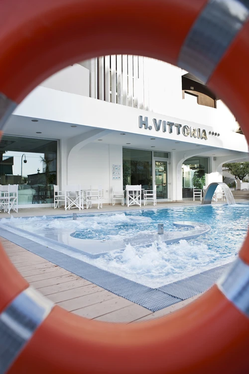 Hotel Vittoria Riccione – detail fasády nebo vstupu | Riccione / Hotel Vittoria