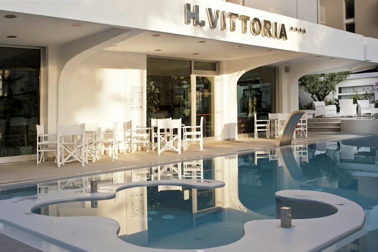 Hotel Vittoria Riccione – pohled na hotel a okolí | Riccione / Hotel Vittoria