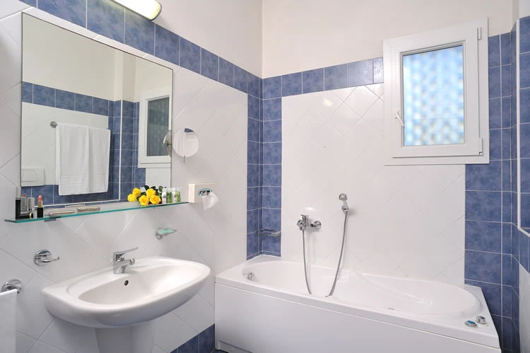 Hotel Vittoria Riccione – koupelna hotelového pokoje | Riccione / Hotel Vittoria