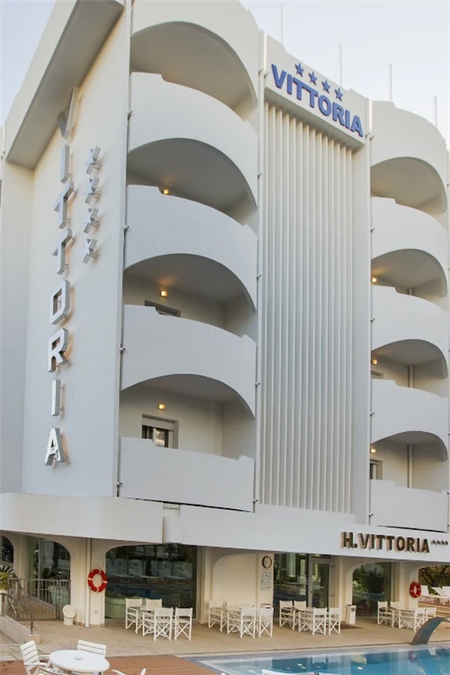 Hotel Vittoria Riccione – exteriér hotelu ze strany moře | Riccione / Hotel Vittoria
