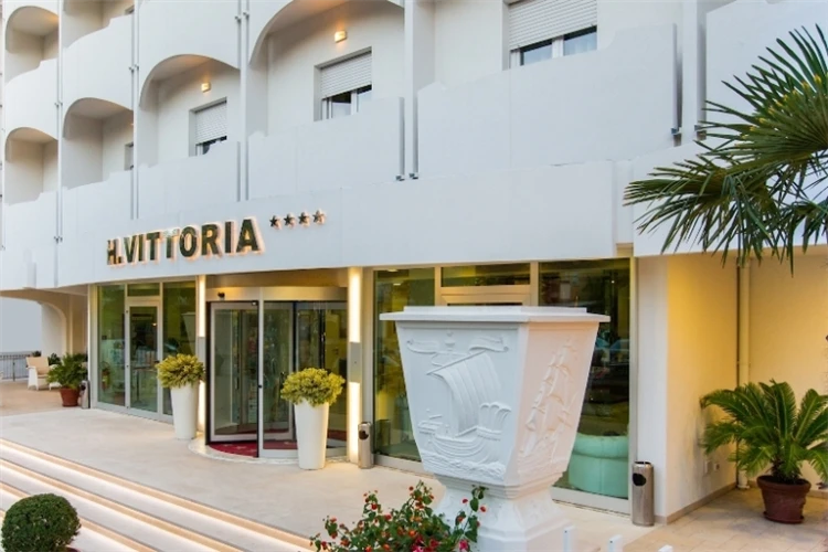 Hotel Vittoria Riccione – vstupní partie hotelu | Riccione / Hotel Vittoria