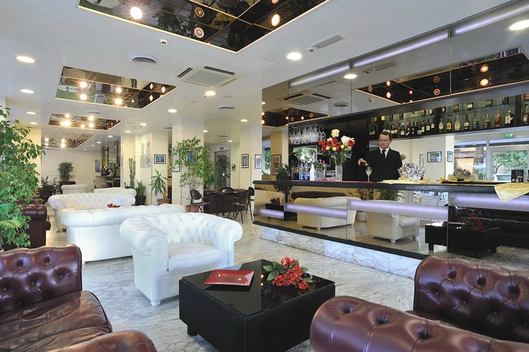 Hotel Vittoria Riccione – hotelový bar s nápoji | Riccione / Hotel Vittoria