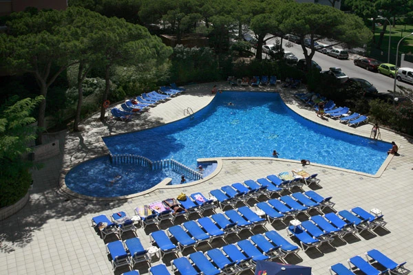 Pohled na bazén hotelu Blaumar | Blanes / Hotel Blaumar