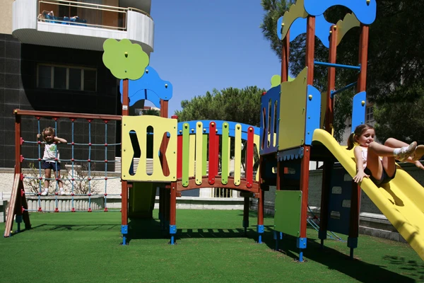 Dětské hřiště hotelu Blaumar v Blanes | Blanes / Hotel Blaumar