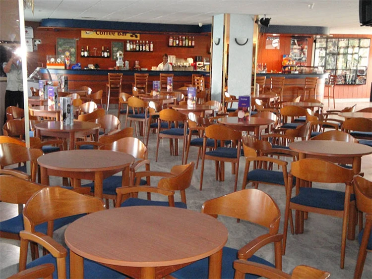 Bar hotelu Esplendid v Blanes – výběr nápojů a barový pult | Blanes / Hotel Esplendid