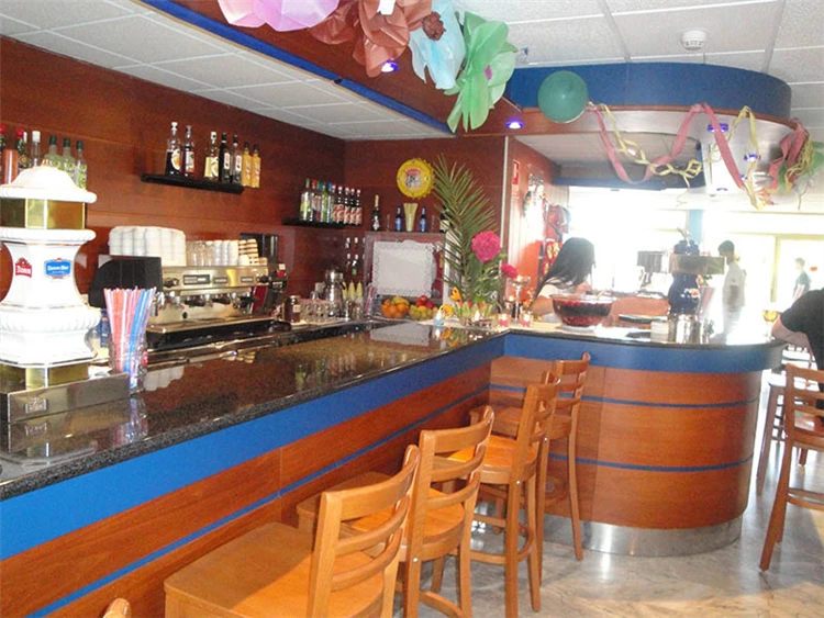 Bar hotelu Esplendid – posezení u baru s nápoji | Blanes / Hotel Esplendid