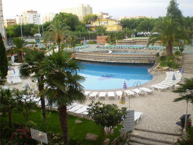 Relaxační zóna u bazénu hotelu Esplendid | Blanes / Hotel Esplendid