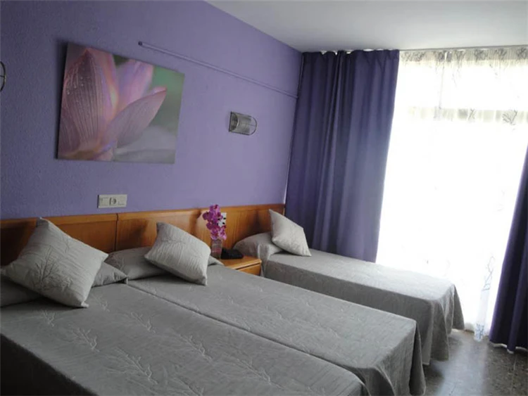 Třílůžkový pokoj v hotelu Esplendid v Blanes | Blanes / Hotel Esplendid