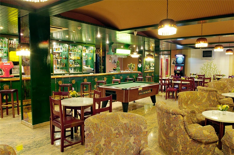 Bar hotelu Checkin Garbí – výběr nápojů | Calella / Hotel Checkin Garbí