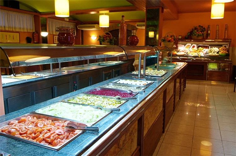 Bufet hotelu Checkin Garbí s výběrem jídel | Calella / Hotel Checkin Garbí