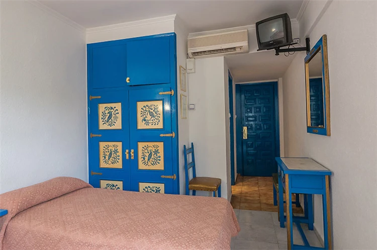 Útulný pokoj hotelu Checkin Garbí v Calelle | Calella / Hotel Checkin Garbí