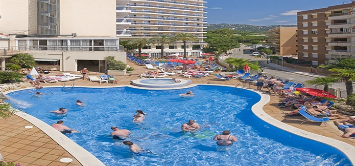 Venkovní bazény hotelu Oasis Park Splash v Calelle | Calella / Hotel Oasis Park Splash
