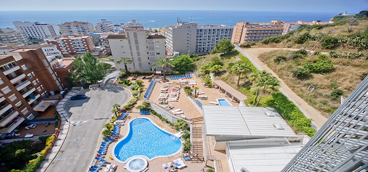 Výhled z hotelu Oasis Park Splash na okolí Calelly | Calella / Hotel Oasis Park Splash
