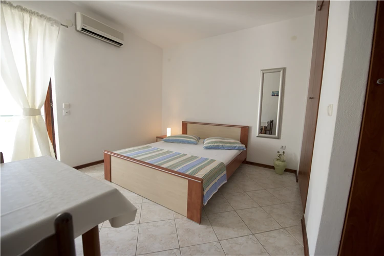 Zahrada nebo společné prostory domu Ivica v Omiš-Duće | Omiš-Duće / Apartmánový dům Ivica