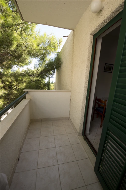 Apartmánový dům Ivica – pohled na budovu z ulice | Omiš-Duće / Apartmánový dům Ivica