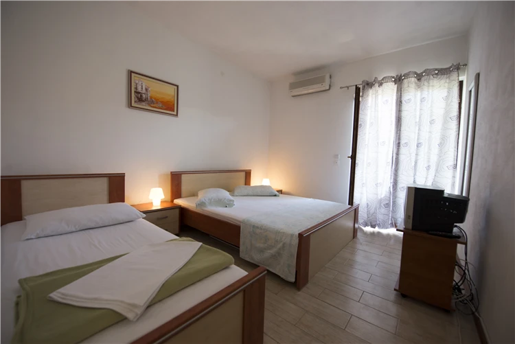 Exteriér apartmánového domu Ivica, Omiš-Duće | Omiš-Duće / Apartmánový dům Ivica