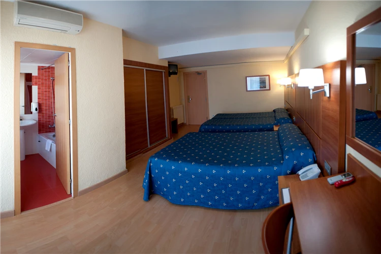 Třílůžkový pokoj hotelu Maria del Mar | Lloret de Mar / Hotel Maria del Mar