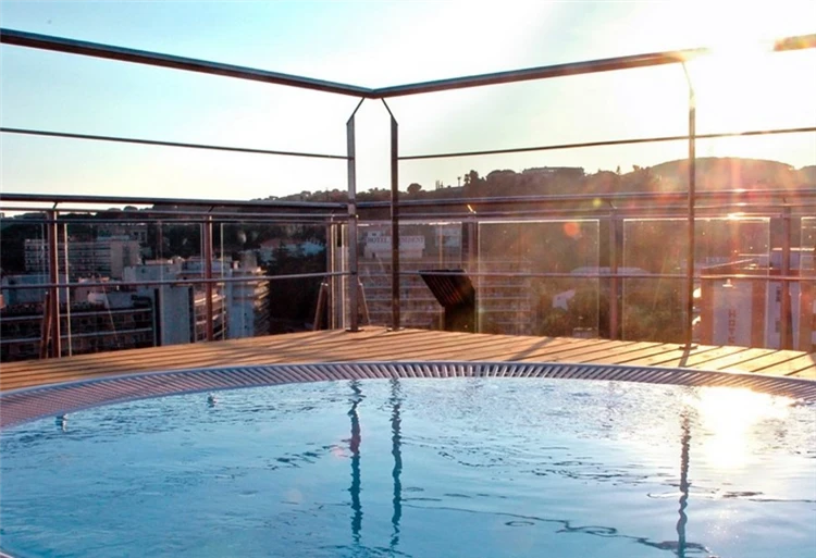 Relaxace v jacuzzi hotelu HTop Jadhe v Calelle | Calella / Hotel HTop Jadhe