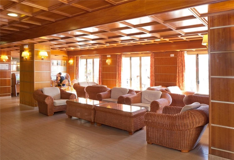 Lobby hotelu HTop Jadhe v Calelle | Calella / Hotel HTop Jadhe