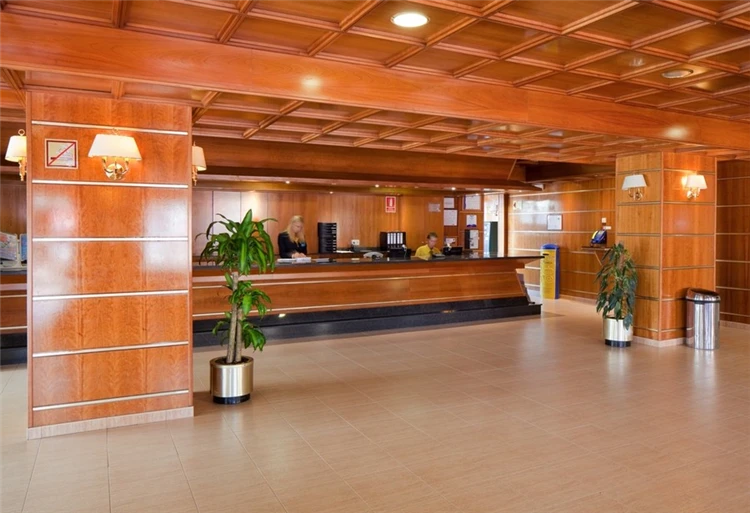 Recepce hotelu HTop Jadhe v Calelle | Calella / Hotel HTop Jadhe