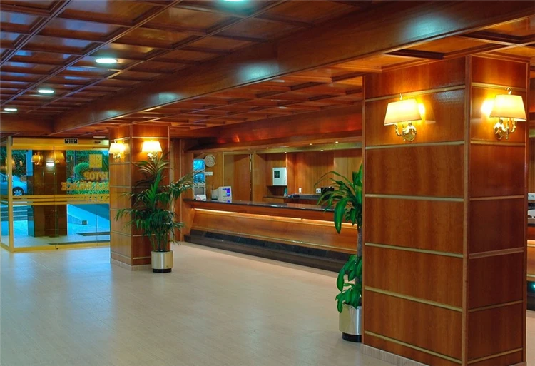 Vstupní recepce hotelu HTop Jadhe v Calelle | Calella / Hotel HTop Jadhe