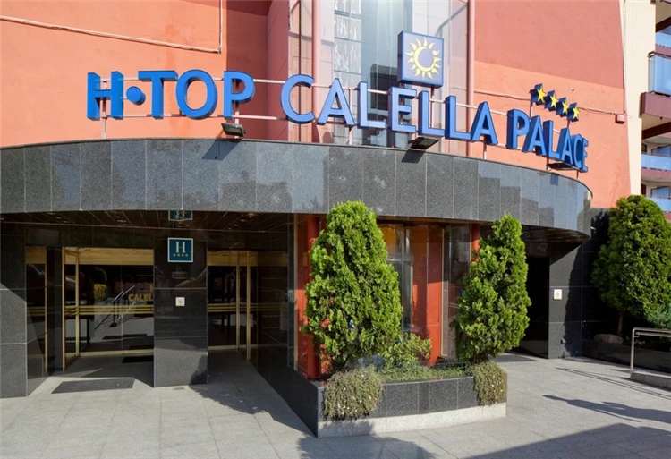 Vchod do hotelu HTop Jadhe v Calelle | Calella / Hotel HTop Jadhe
