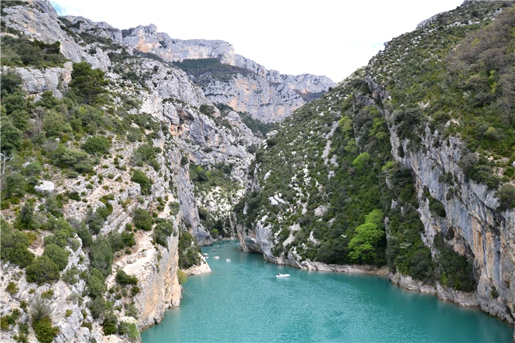 Výhled do krajiny Provence | Skryté perly Provence - program s koupáním v moři, jezeře i řece