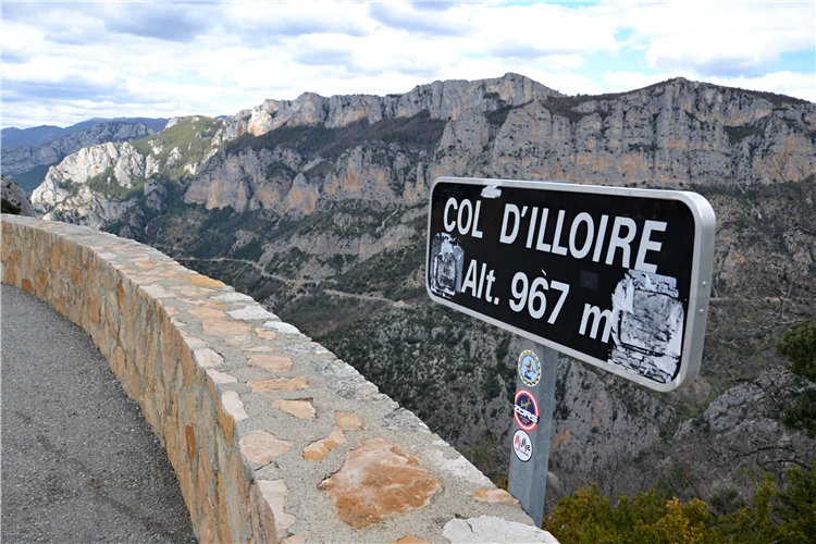 Provensálská krajina s poli | Skryté perly Provence - program s koupáním v moři, jezeře i řece