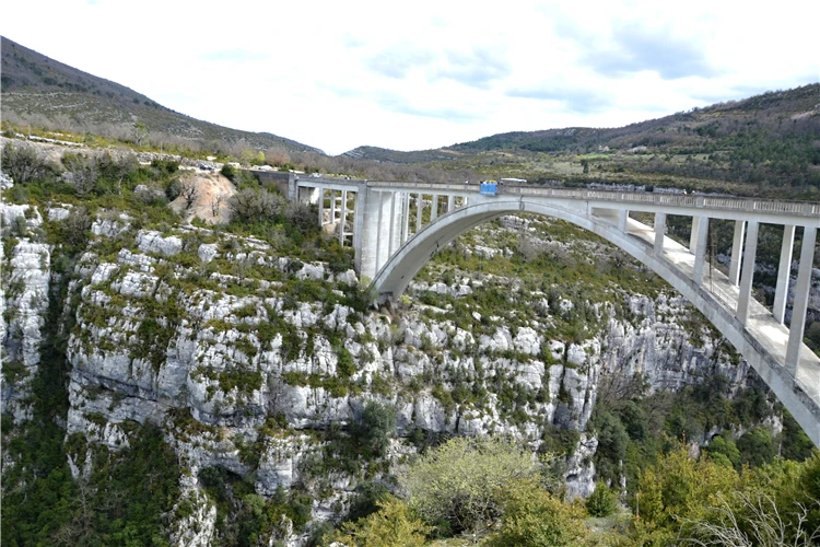 Venkovská Provence v létě | Skryté perly Provence - program s koupáním v moři, jezeře i řece