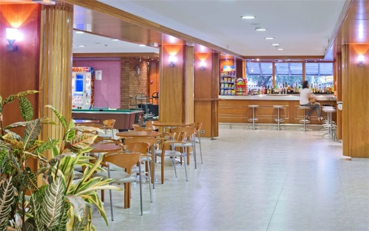 Bar hotelu Alegria Cartago Nova s výběrem nápojů | Malgrat de Mar / Hotel Alegria Cartago Nova