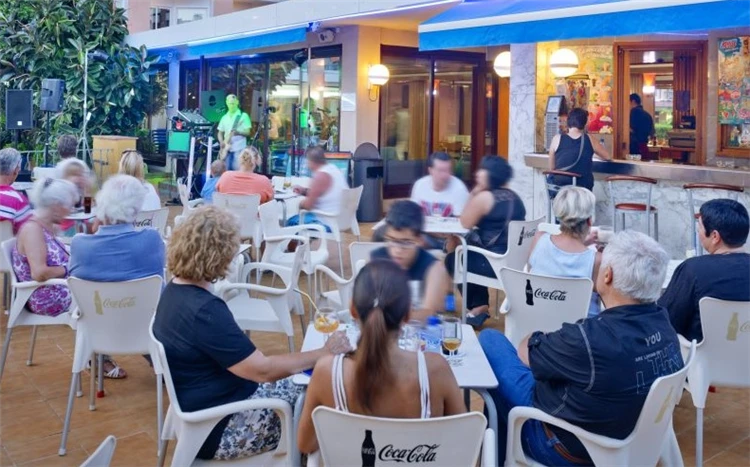 Venkovní terasa hotelu Alegria Cartago Nova | Malgrat de Mar / Hotel Alegria Cartago Nova