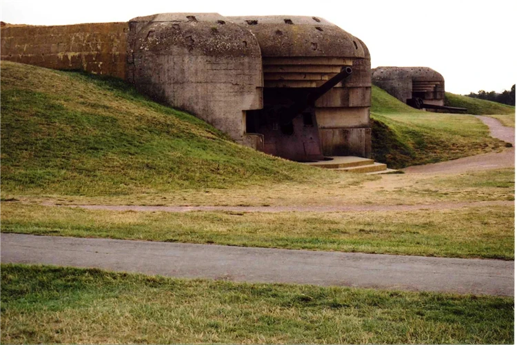 Arromanches – zbytky mulberryského přístavu z D-Day | Tajuplná Bretaň a drsná krása Normandie