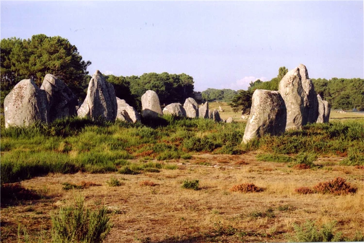 Bretaňské pobřeží – skalnaté útesy u moře | Tajuplná Bretaň a drsná krása Normandie