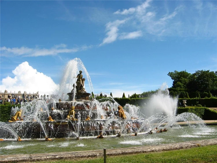 Versailleský zámek a jeho okázalé průčelí | Magická Paříž s návštěvou Versailles