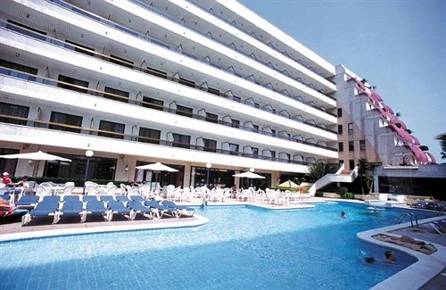 Hlavní budova hotelu Tropic Park ze zahrady | Malgrat de Mar / Hotel Tropic Park