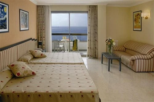 Pokoj hotelu Tropic Park s lůžky | Malgrat de Mar / Hotel Tropic Park