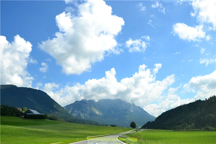 Horský terén při letní turistice na Dachsteinu v Alpách | Ledovec Dachstein - pohodová letní turistika