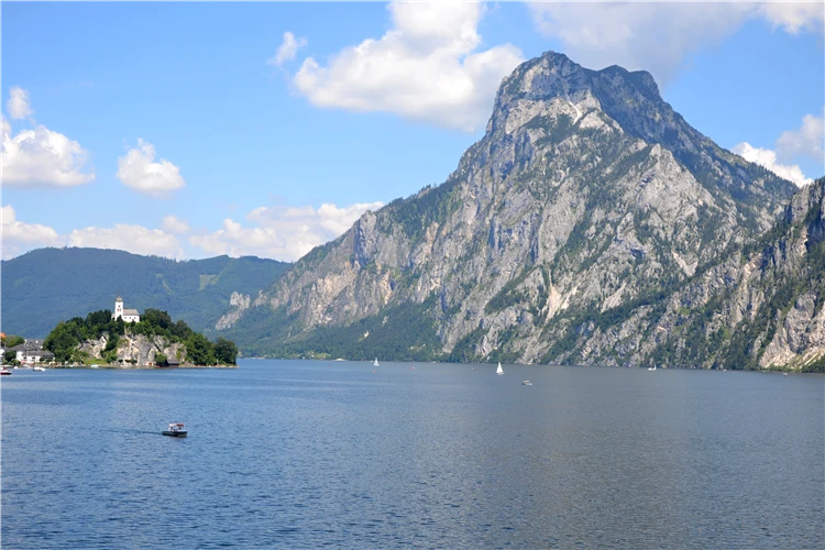 Výhled na alpské panorama při turistice na Dachsteinu | Ledovec Dachstein - pohodová letní turistika