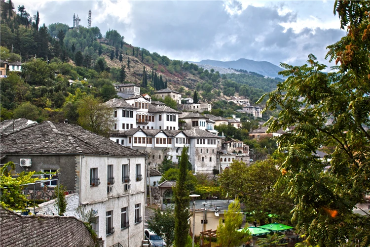Historické centrum Gjirokastra s osmanskou architekturou | Za poznáním Korfu a Jižní Albánie