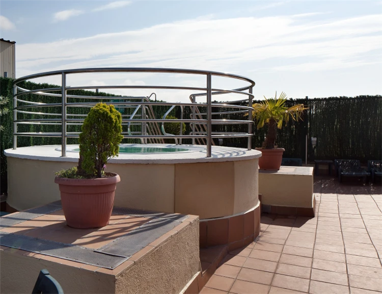 Jacuzzi v hotelu HTop Amatista v Lloret de Mar | Lloret de Mar / Hotel HTop Amatista