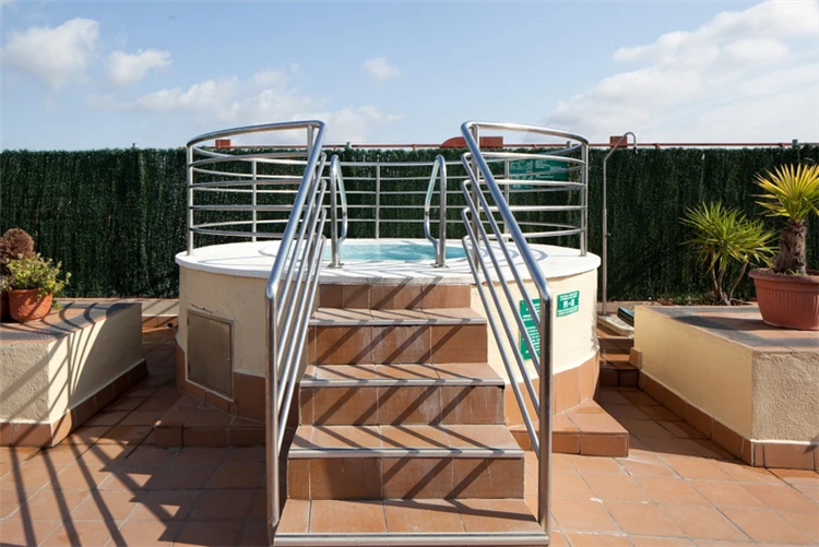 Venkovní jacuzzi hotelu HTop Amatista | Lloret de Mar / Hotel HTop Amatista