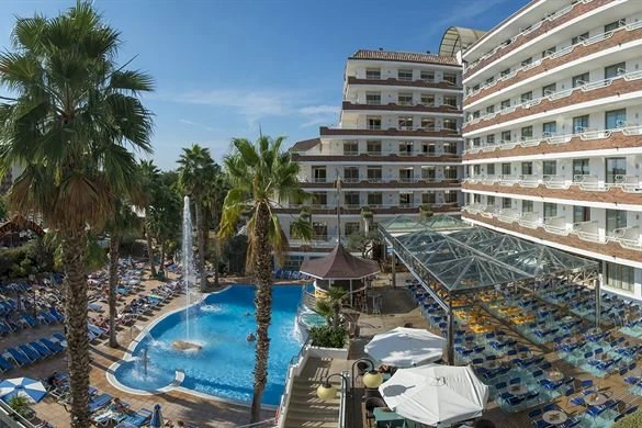 Pohled na budovu hotelu Indalo Park | Santa Susanna / Hotel Indalo Park