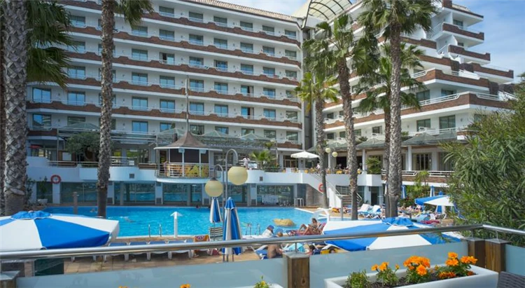 Hlavní vchod nebo průčelí hotelu Indalo Park | Santa Susanna / Hotel Indalo Park