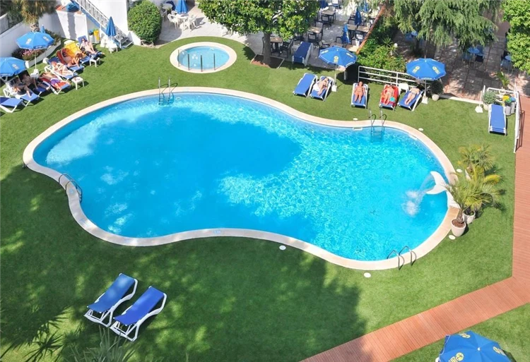 Venkovní bazén hotelu GHT Balmes | Calella / Hotel GHT Balmes
