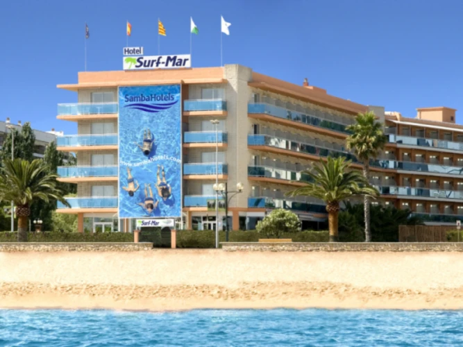 Hotel Surf Mar – pohled na budovu z pláže v Lloret de Mar | Lloret de Mar / Hotel Surf Mar