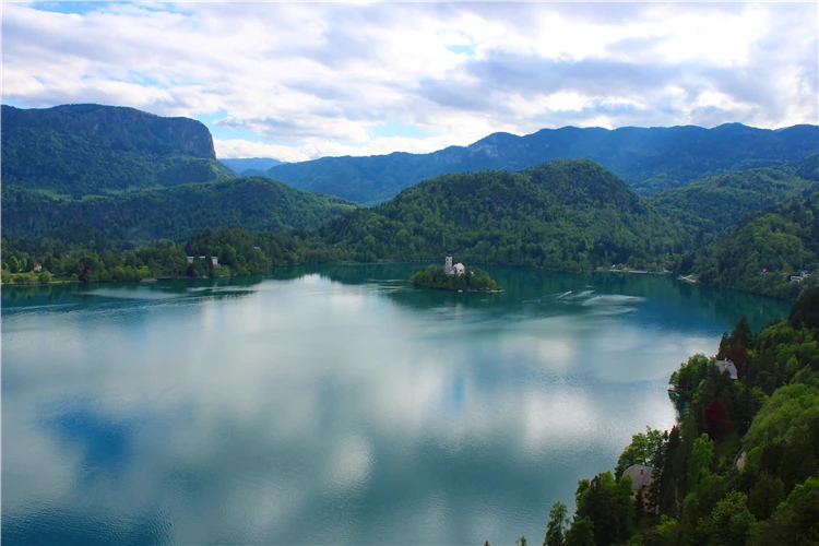 Horská krajina v okolí Bohinje ve Slovinsku | Slovinsko křížem krážem