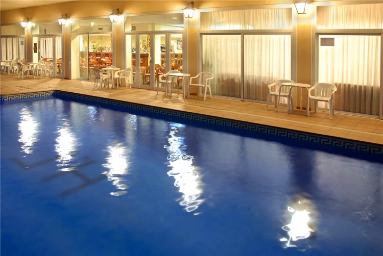 Krytý bazén hotelu Checkin Catalonia | Calella / Hotel Checkin Catalonia
